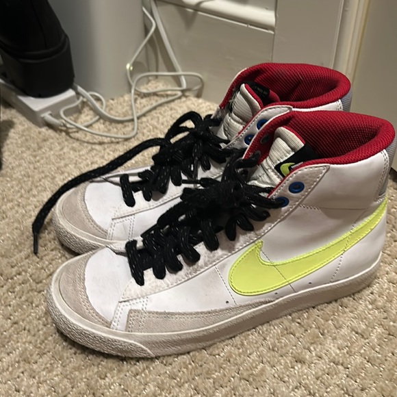 NIKE KIDS BLAZERS 6.5Y - Picture 1 of 3